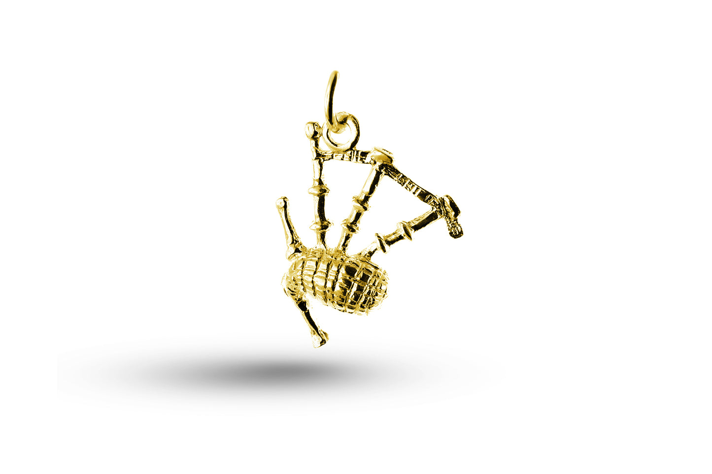 Yellow gold Bagpipes charm.
