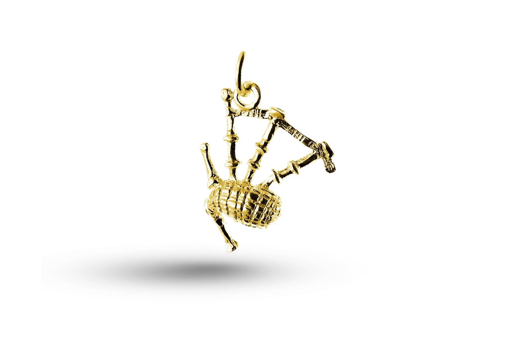 Yellow gold Bagpipes charm.