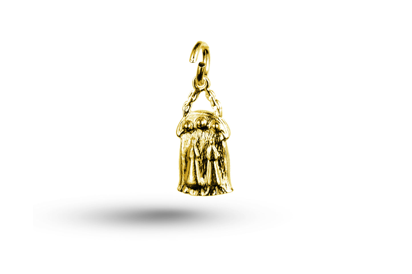 Yellow gold Sporen charm.