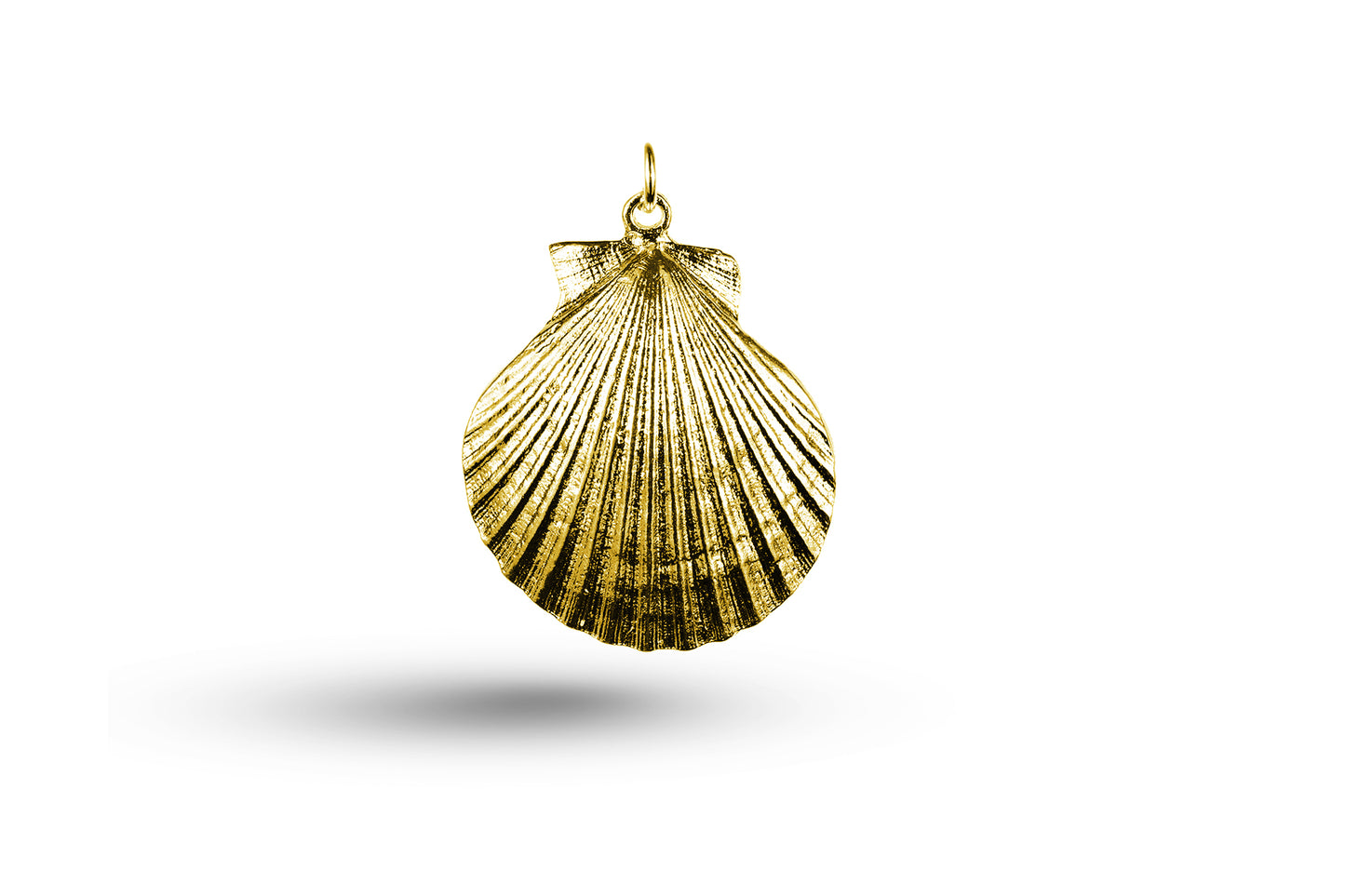 Yellow gold Sea Shell charm.